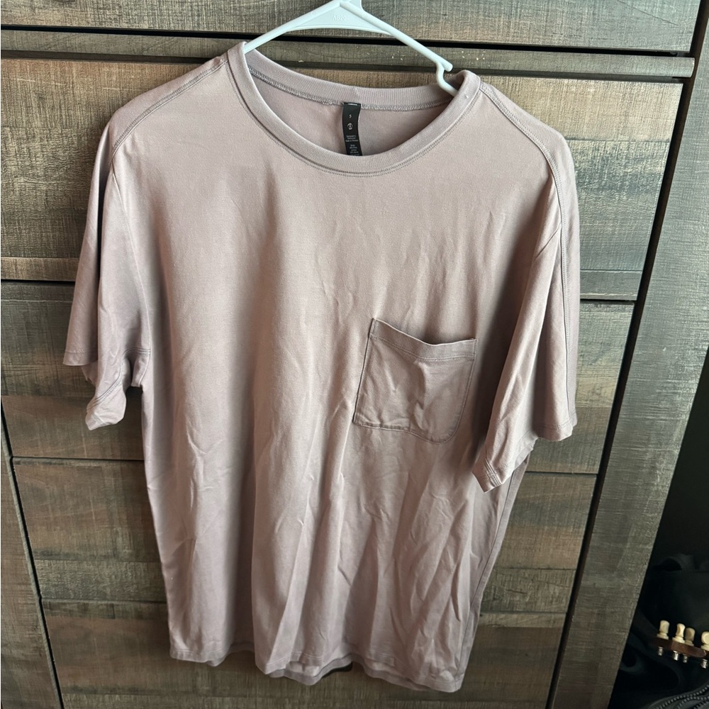 Lululemon plum tee